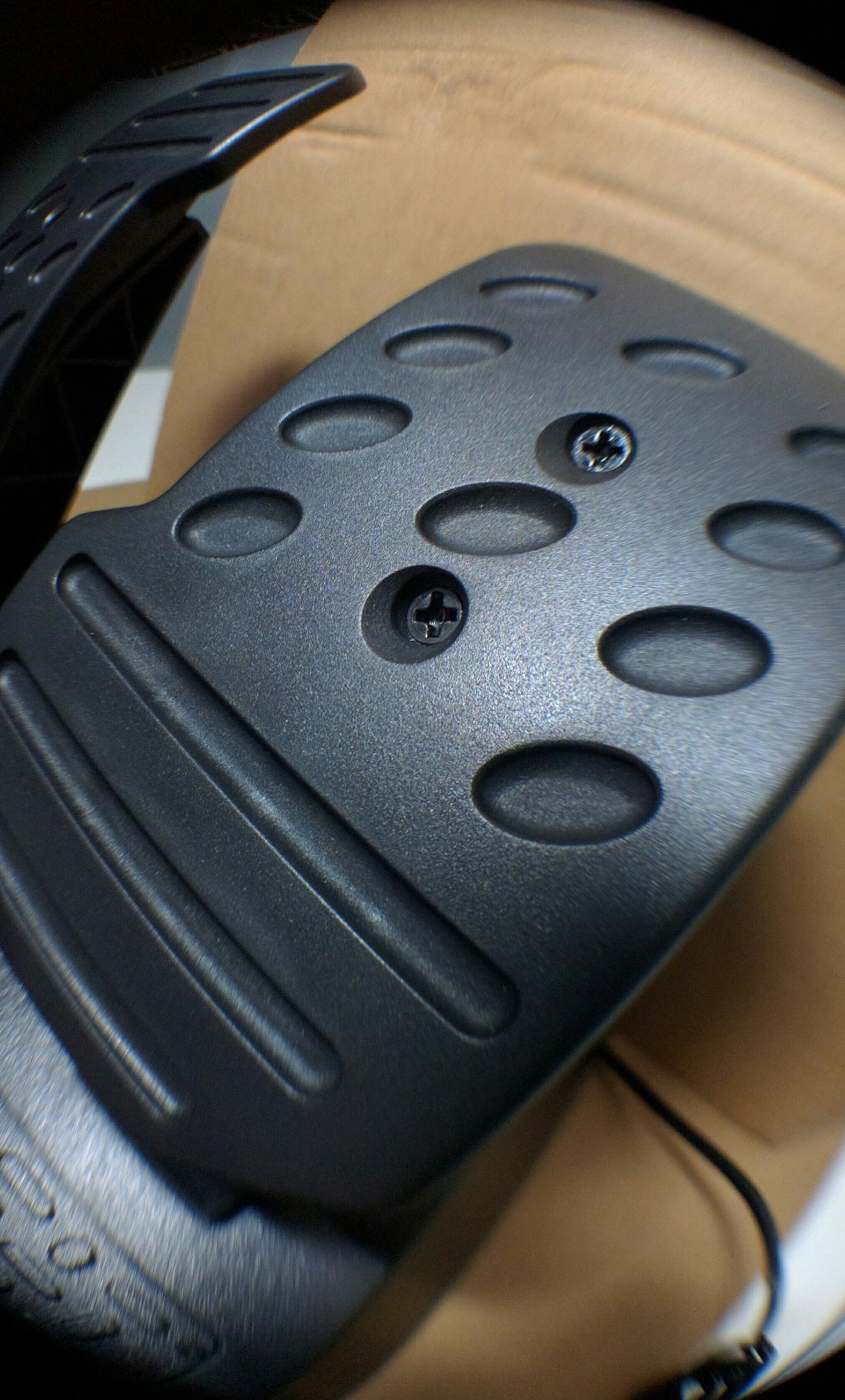 Thrustmaster T150 Pedali 1